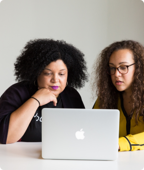 Team arbeitet an Marketing-Strategien